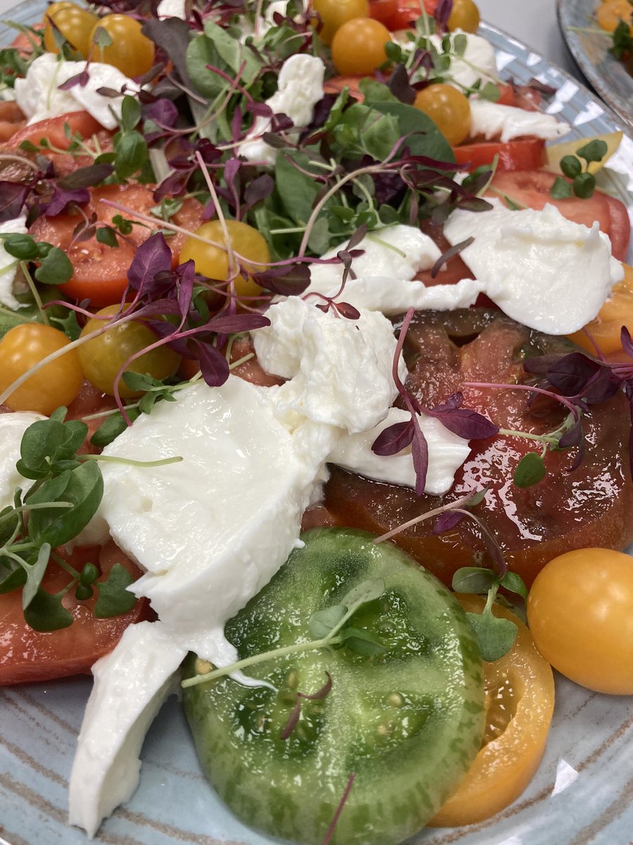 ChefRobWilliams's tweet image. Lovely sharing Heritage tomato and Mozzarella platter for @RydalPenrhos Michaelmas ball.