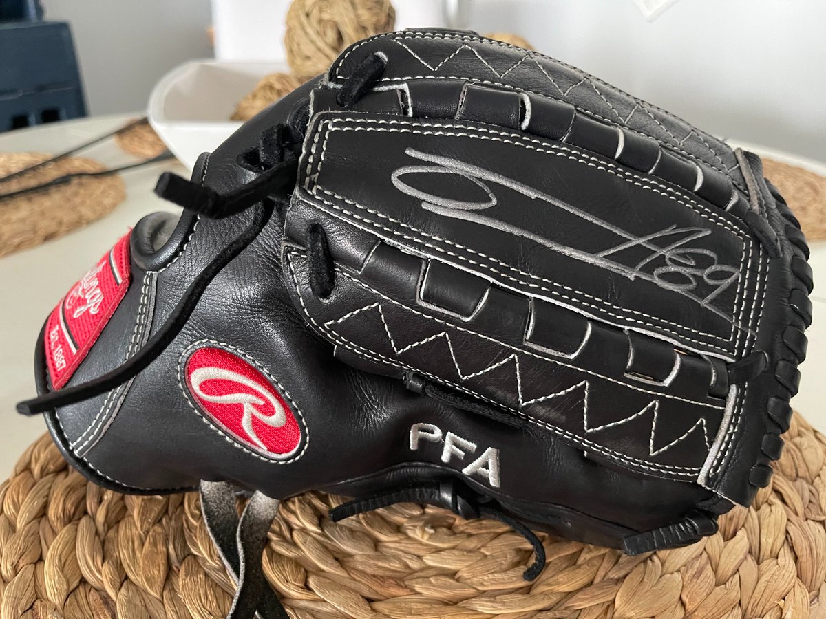 etchedNFT's tweet photo. Giving away @houck_tanner's signed, game-worn glove from '21 MLB season to support @Pitch4Adoption! 

Rules:
🖼️Own “Holding Each Other Up” NFT(s): https://t.co/LodtqluCsB
⌨️Join Discord: https://t.co/niArACVrKI

♻️Retweet/follow for chance to win 2 NFTs☝️ 

Winner chosen 12/23 🎉 https://t.co/PIFf72sjbM