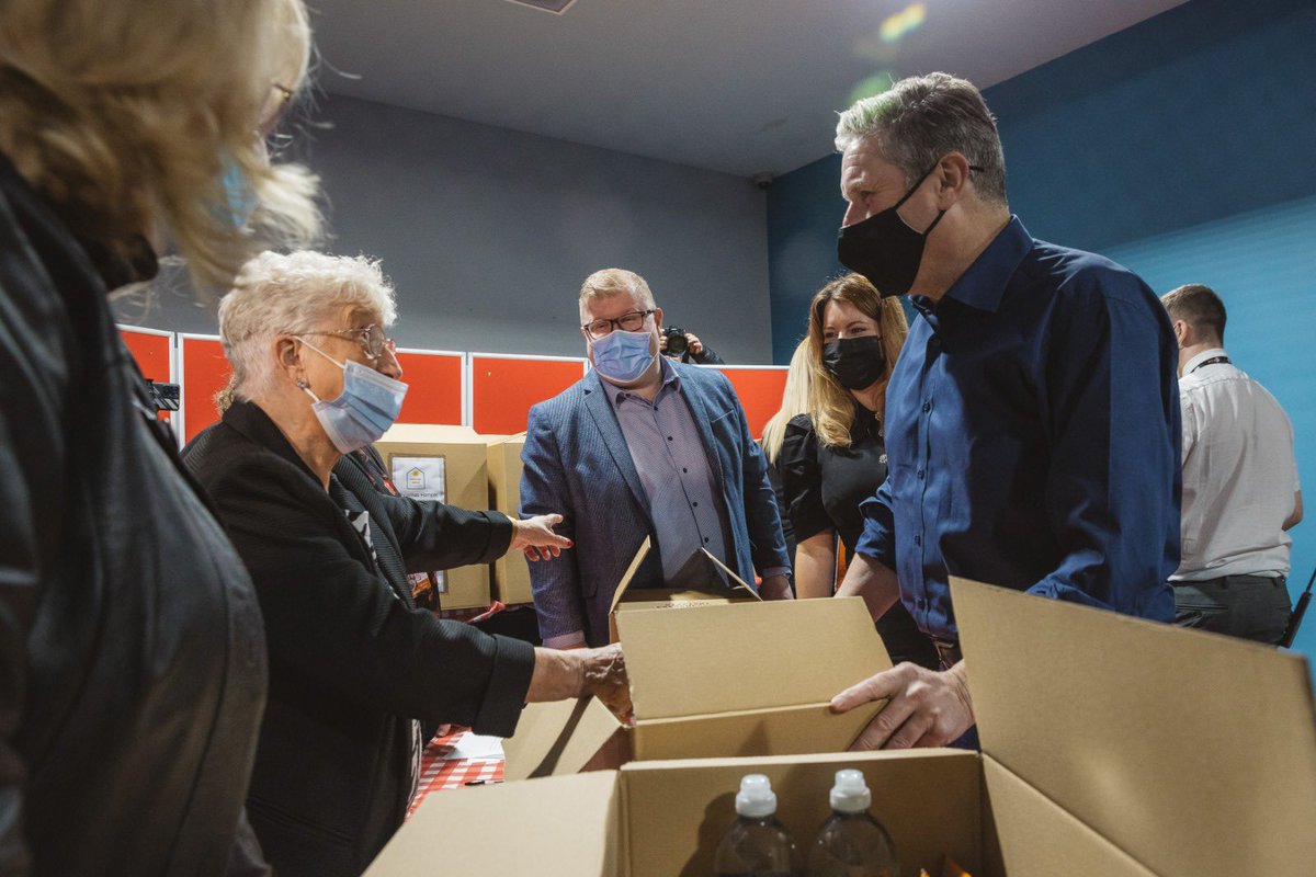 Keir_Starmer's tweet image. Today I met with people affected by Storm Arwen, and got the chance to help out the amazing volunteers supporting locally at Hadston House. 

The storm was a national emergency but the PM took a week to declare it a major incident. Boris Johnson is unfit to lead.