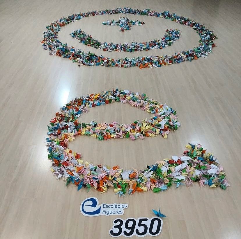 EscolapiesFIG's tweet photo. Els nois i noies de #CS han fet 3950 origamis a favor de @la_marato @1origami1euro #primESC #sumemsomriures https://t.co/OPGijNRIvt