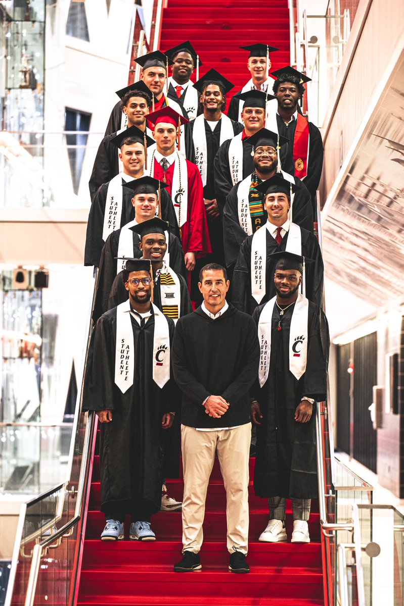 GoBearcatsFB's tweet photo. Congratulations to our graduates! 🎓

#Bearcats https://t.co/MQPcrFjxWX