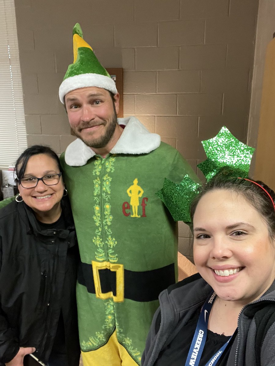 Stopped by Creekland MS and was not expecting to meet Santa 🎅🏼 Mrs. Clause, Buddy the Elf 🧝&amp; get a photoshoot with the Principal and a few others!  Talk about Grizzly magic! 💚💙🐻💚💙<a href="/CreeklandMS/">Creekland Middle</a> Thanks for having us!