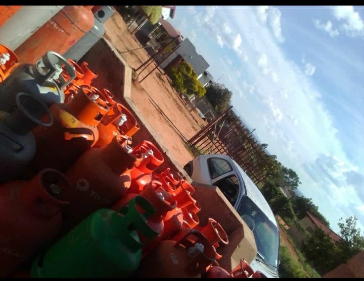 9kg R300
12kg R450
19kg R500
48kg R1650
At Nobody next to fair play hardware