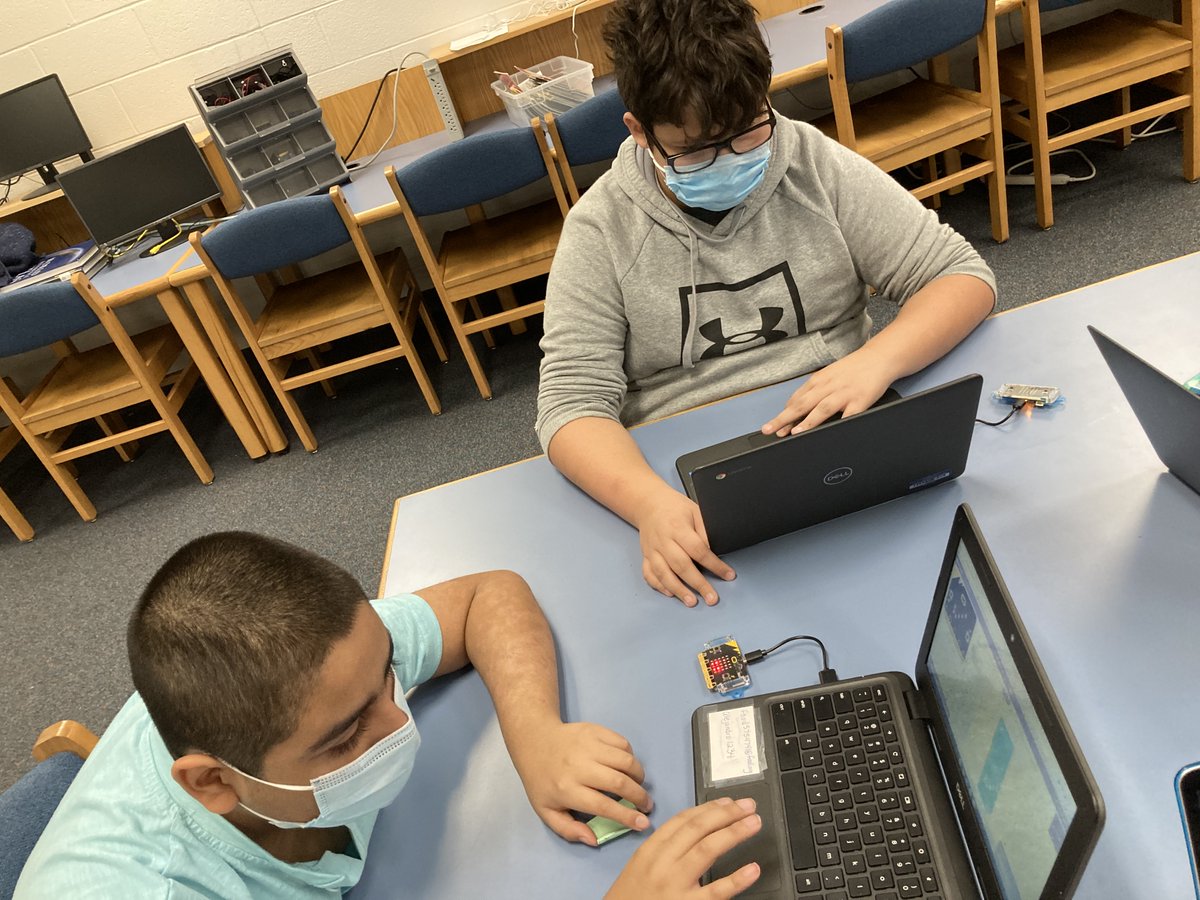 fssdfismedia's tweet photo. @fssdfis We had two special coders come to the library to complete a project on the Microbit today! These boys were able to use what they learned last year to complete a project! They even taught Mrs. Wigant a little about coding too! #BulldogBEST #csedweek2021 #FSSDcodes #RISE https://t.co/0j0OZ4NLtq