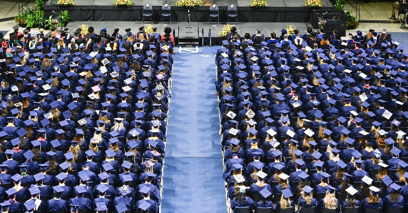 UTChattanooga's tweet photo. 🎥 Join our livestream of the 2021 Fall Undergraduate Commencement Ceremony! Those graduating from the College of Arts and Sciences and College of Engineering and Computer Science ceremony will begin in 10 minutes.
#UTCGrad21