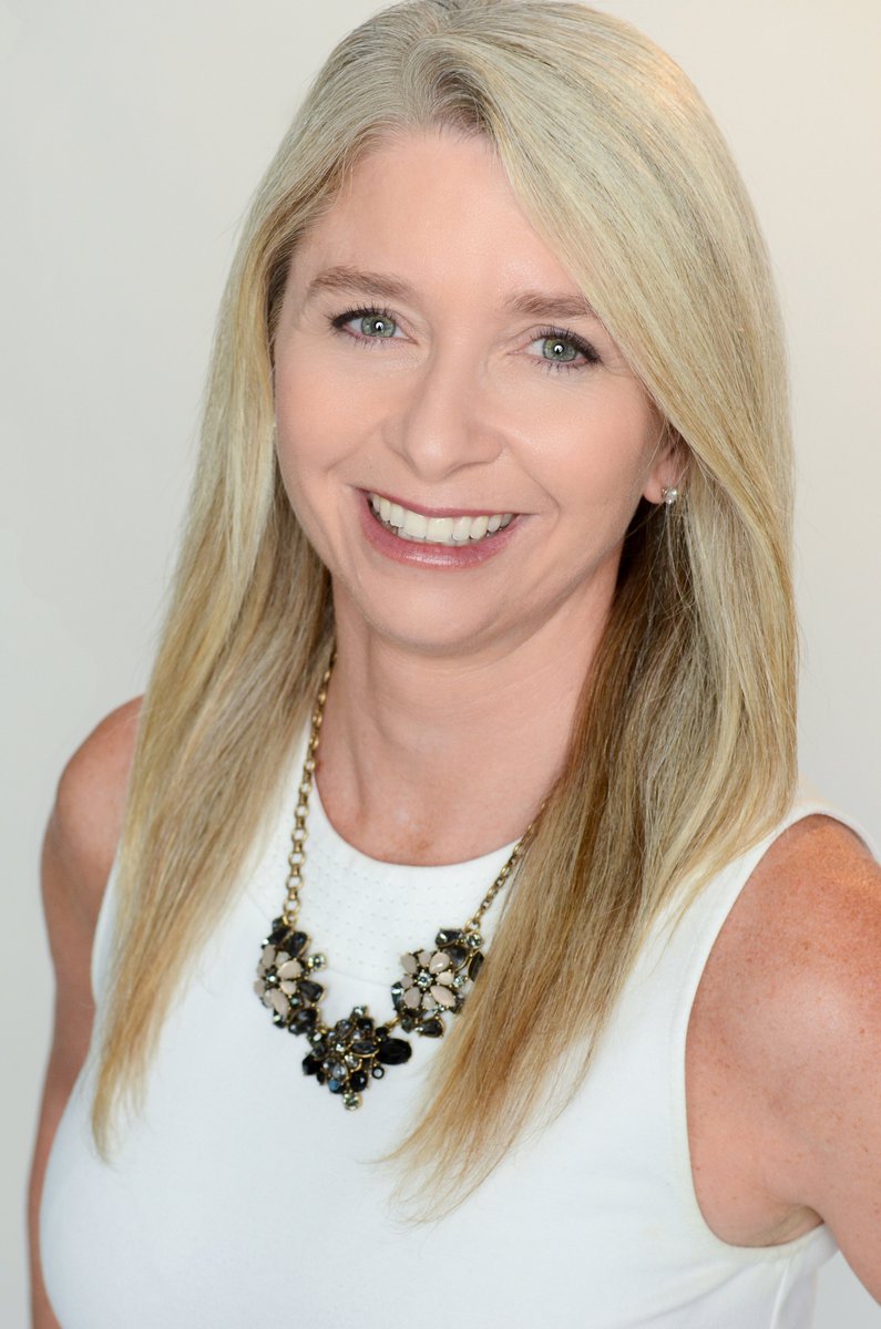 Laura Chapman Rubbo ’91 (CLAS) has worked with many dedicated business professionals who work day in &amp; day out on advancing respect for #HumanRights—&amp; has now established an endowed fund to help widen the field &amp; support <a href="/UConn/">UConn</a> students: bit.ly/3yj7Drg

#HumanRightsDay