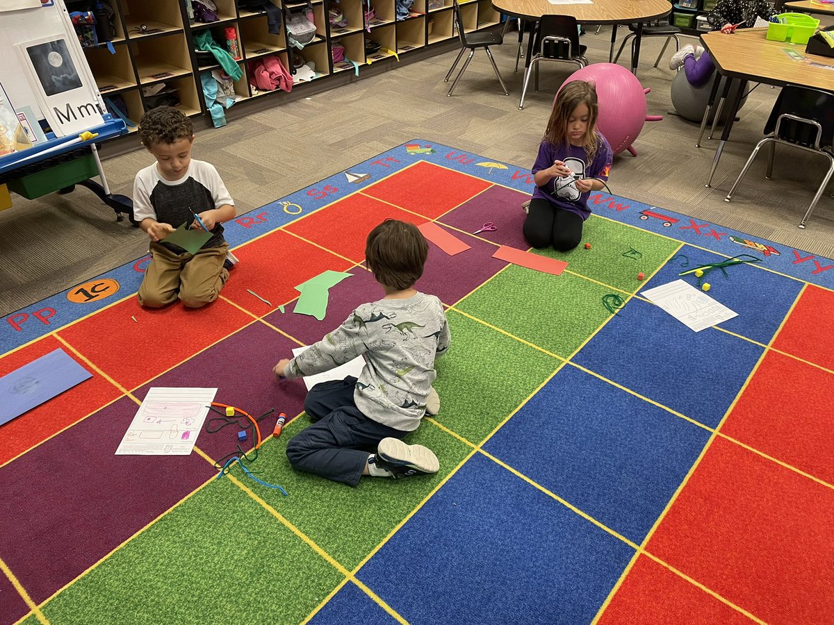kinder_ph's tweet photo. Gingerbread Men and Holidays Around the World! What an exciting time to be in Kindergarten! @PaseoRattlers @PrincipalJHood #RemarkableRattlers https://t.co/nmn4CXOAUg