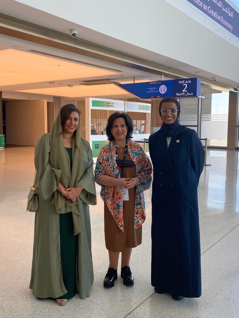 لقاءٌ جمعني بمعالي السيدة نورة الكعبي وسعادة الشيخة بدور بنت سلطان القاسمي على هامش المؤتمر العالمي للاقتصاد الإبداعي في دبي.