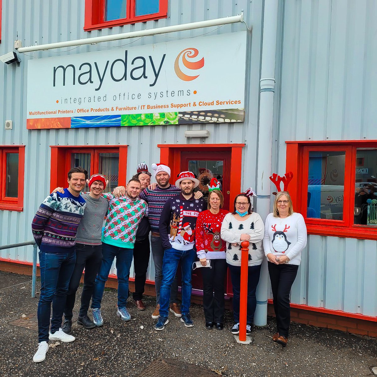 MaydayCentral's tweet photo. Team Mayday sporting our best Christmas hats and Jumpers for @breakcharity "Hatty Christmas" and "Christmas Jumper Day" 🎄🎄
#hattychristmas #christmasjumperday #breakcharity #charity #teammayday #buylocal #supportinglocal https://t.co/XclKvlvgJi