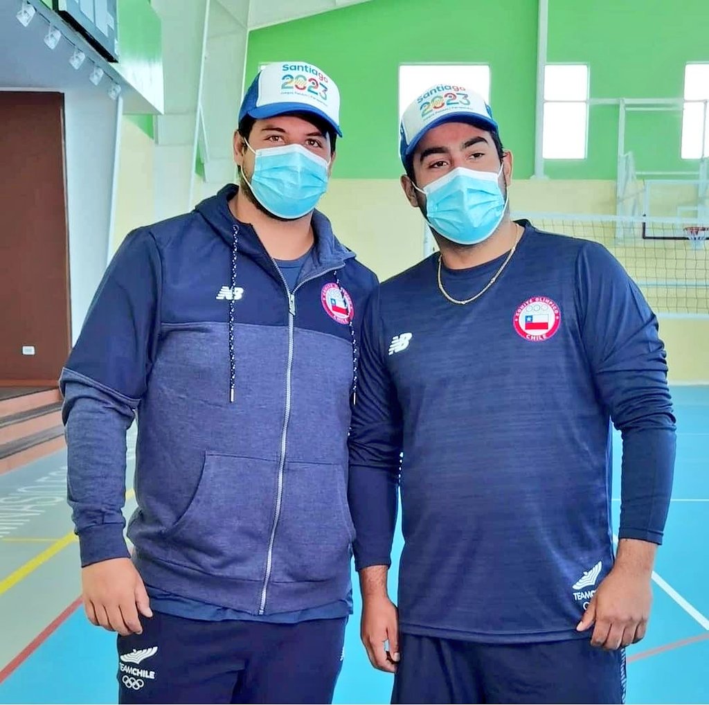 mauriciogejman's tweet photo. Un lindo reconocimiento a nuestros deportistas olímpicos, Gabriel Kehr y Humberto Mansilla en la Escuela Los Trigales de Temuco, donde estudiaron. 
Esta actividad es parte del programa "Conoce a tu héroe" que está realizando a lo largo de todo Chile la Corporación Santiago 2023 https://t.co/A0hRItNmTg