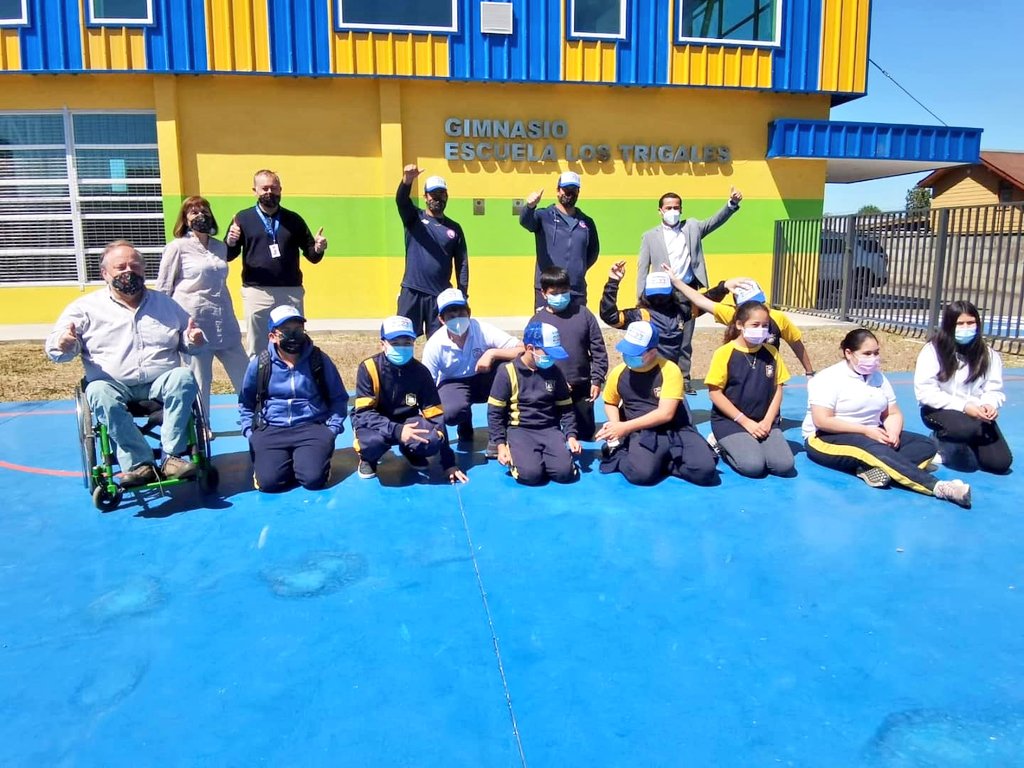 Un lindo reconocimiento a nuestros deportistas olímpicos, Gabriel Kehr y Humberto Mansilla en la Escuela Los Trigales de Temuco, donde estudiaron. 
Esta actividad es parte del programa "Conoce a tu héroe" que está realizando a lo largo de todo Chile la Corporación Santiago 2023