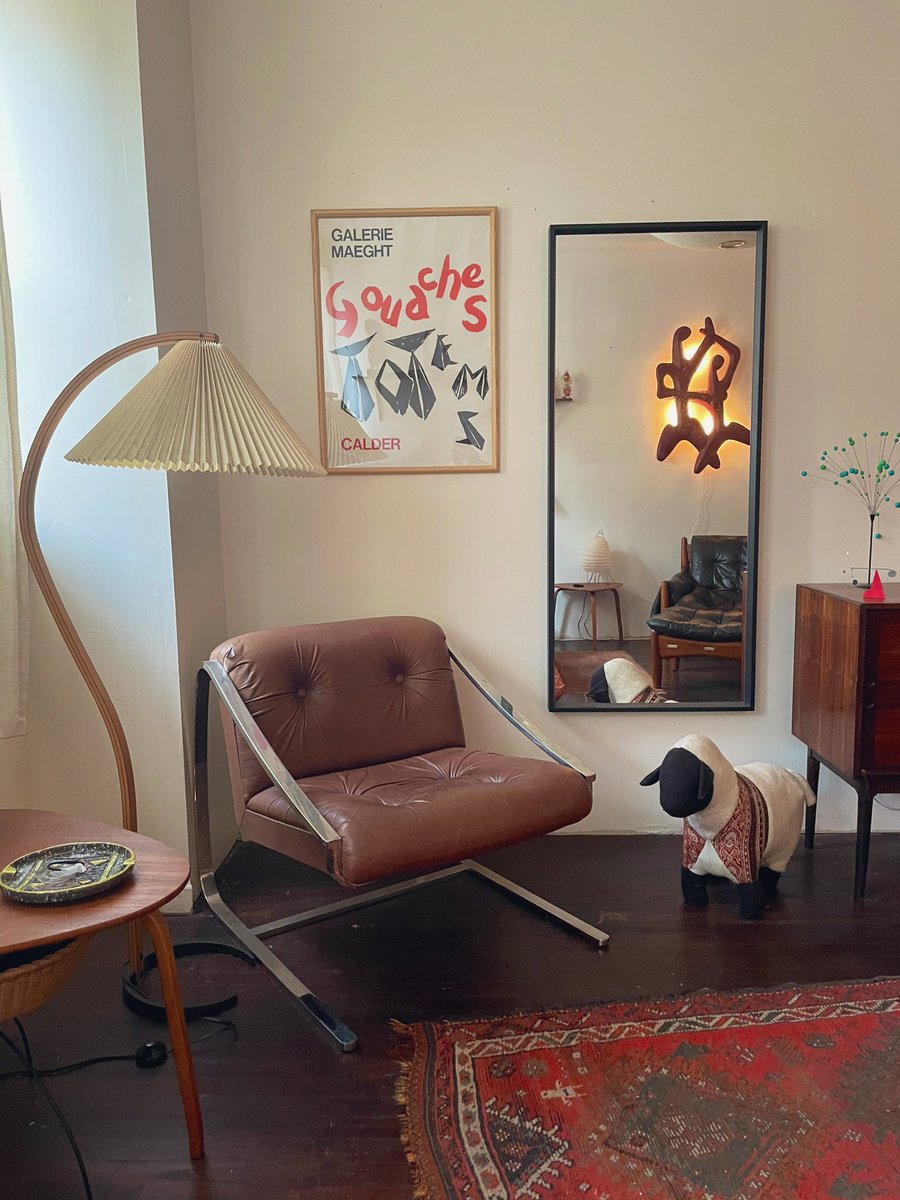 seanieviola's tweet photo. The room that thrifting built https://t.co/5pGMg1XXmE