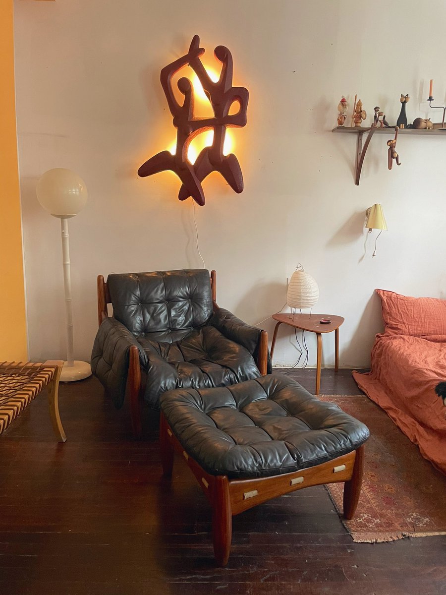 seanieviola's tweet photo. The room that thrifting built https://t.co/5pGMg1XXmE