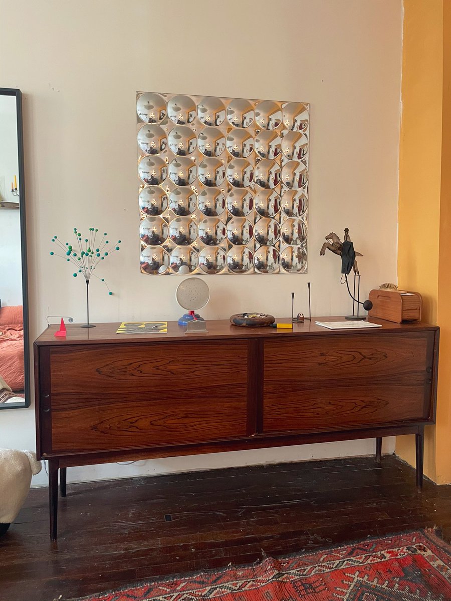 seanieviola's tweet photo. The room that thrifting built https://t.co/5pGMg1XXmE