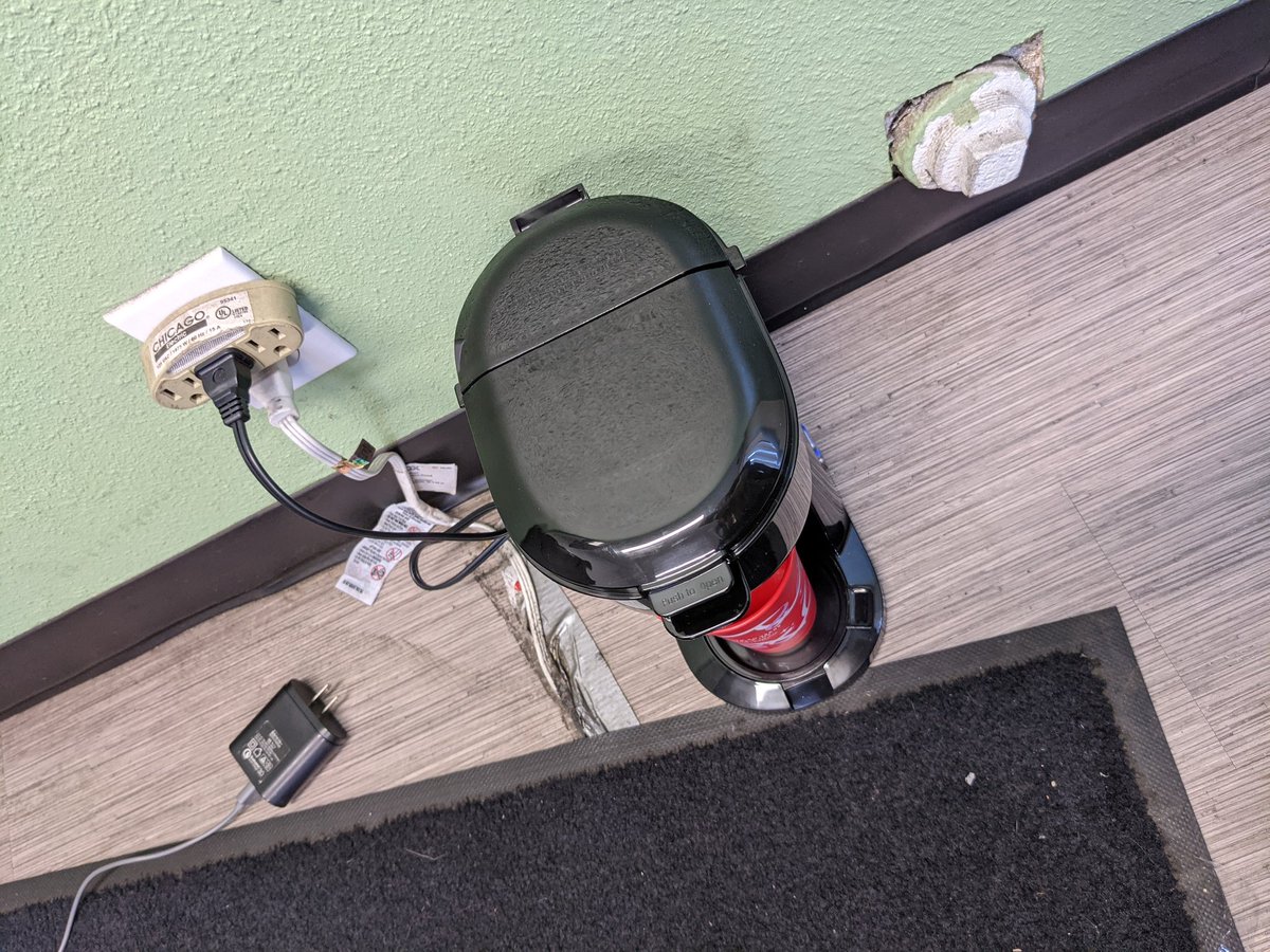 IFlewTheTardis's tweet image. The things I do to survive... #CoffeeTime #fridayworkflow