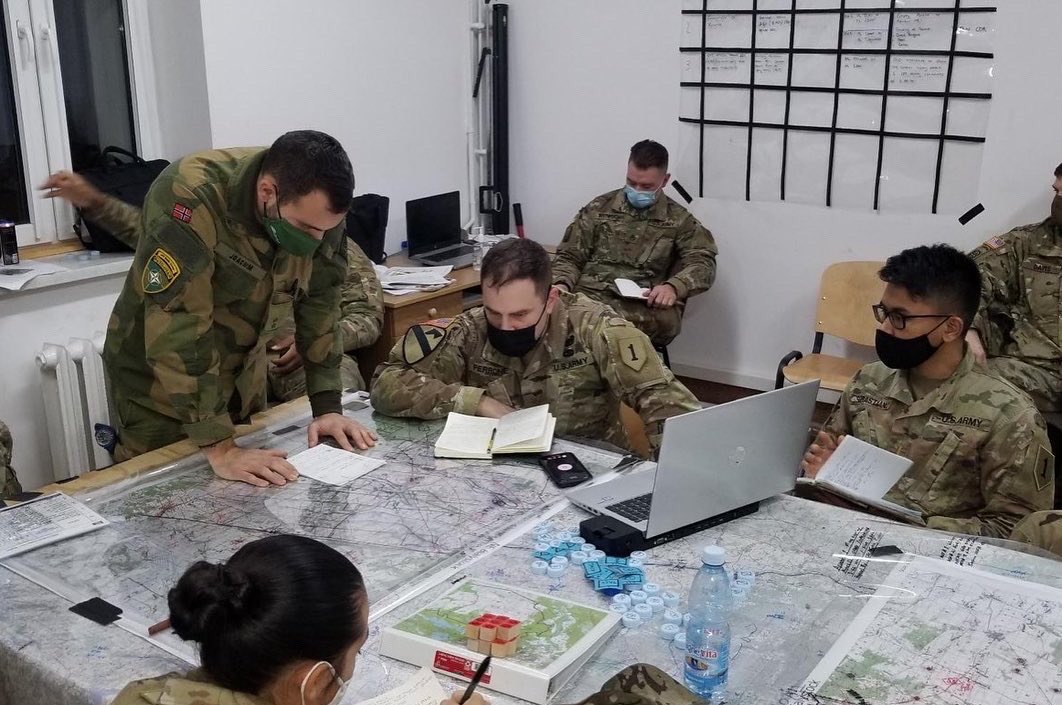 burts_knights's tweet photo. For the past 2 weeks the Staff integrated with @BG_LTU_eFP conducted a Command Post Exercise in Poland with @BG_Poland_eFP . The #camaraderie, #Interoperability, #warfightingmastery among the Staff was impressive as we traded best practices and trained together. #StrongerTogether https://t.co/XcAn3GhLED