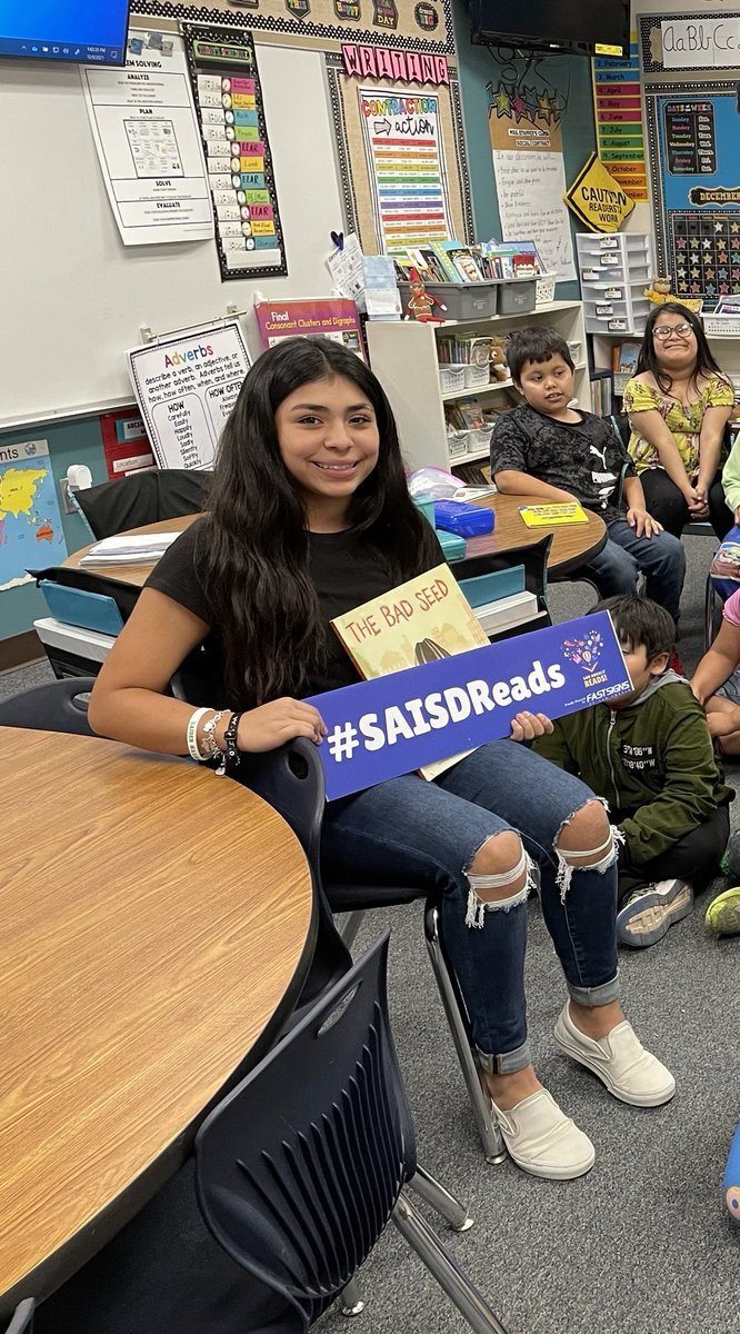 glenmorejets's tweet photo. Our 1st grade bilingual students and 2nd graders listened to stories shared by 8th grade Raiders.  ⁦@mkalnbach⁩ ⁦@SA_GlennRaiders⁩ #SAISDReads ⁦@tcgteacher⁩ https://t.co/qOIK7LmhiO