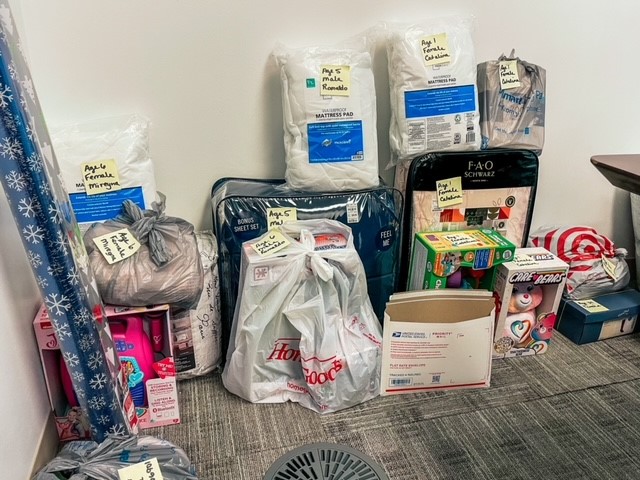 OneShareHealth's tweet photo. #OneShareHealth is giving back this year! Our Texas teams worked together to gather donations for @family_place this Christmas season! The Family Place is the largest family violence service provider in Texas &amp; has been a leader in the work to stop family violence since 1978. https://t.co/1BepodpT4u