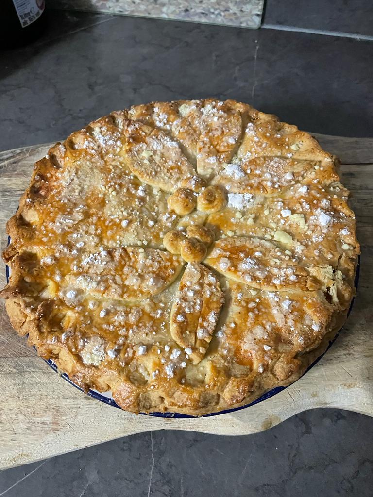 rogerdrags's tweet photo. You all know what a mince pie is, but who has seen the mince tart before? This was a dish my Mother would make at this time of the year throughout the 1950s, 1960s, 1970s. Then a few years ago I asked Chef Ruby to recreate it #baking #fiercefood #chefruby #rubycabernet #Christmas https://t.co/UvXu24pLDr