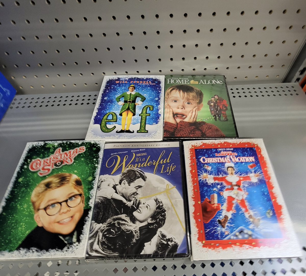 BGPurpleGem's tweet photo. Grab some hot chocolate, warm blankets, and throw on one of these classic Christmas movies. 

David has options for a perfect holiday night in with family. (Page 5)

https://t.co/hMRR4bsn7t https://t.co/uLav8QPxuZ