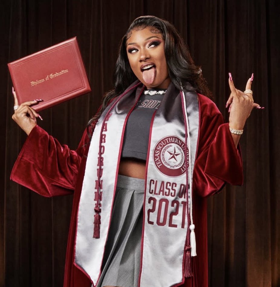stallionaccess's tweet image. Megan Thee Stallion currently has her own custom Twitter emoji ahead of her Graduation from TSU tomorrow. 🎓

#MeganTheeStallion  
#MeganTheeGraduate 
#HotGirlGraduation 
#HottieGraduation 
#HottieGrad