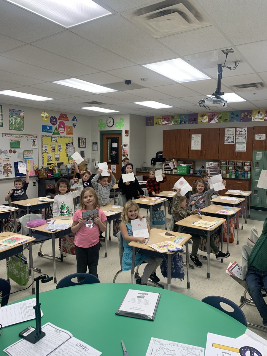 BES_ElemLeader's tweet photo. Mrs. Neal's second stop around the world took us to England.  The students learned that England was the first country to start sending Christmas cards.  Students wrote special cards for a nursing home to brighten their holidays. #ChristmasAroundTheWorld https://t.co/RuCUXYdfvU