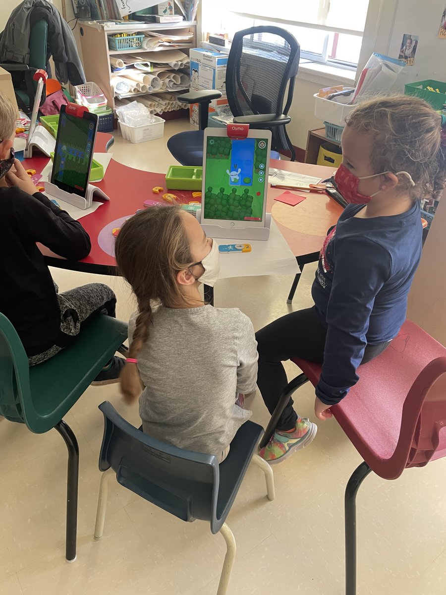 cbvrce_tech's tweet photo. Today Ms. Risk's 'grade ones' were helping to teach the primary class how to use @playosmo! @BrooklandP5 @CBVRCE_NS #cbvtechtweet #learntocode https://t.co/cvmL9yu5Yp