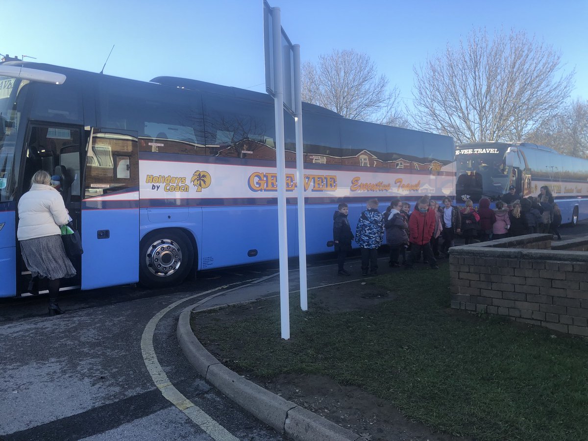 JonesMrsL's tweet photo. Lovely whole school trip to the cinema today to see Polar Express 🚂🎅🏼🎄@AETAcademies @HeadofSchoolSH @MrsF_StHelens @StHelensAcademy @STHAssistantHT #Christmas #polarexpress #explore #bebighearted https://t.co/I59UZa82m9