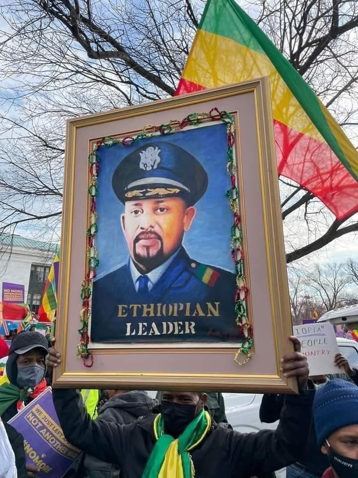 NatnaelMekonne7's tweet photo. #Ethiopia : ዛሬ የዲሲው ሰልፍ ላይ @AbiyAhmedAli https://t.co/uYLZKHB1Ku