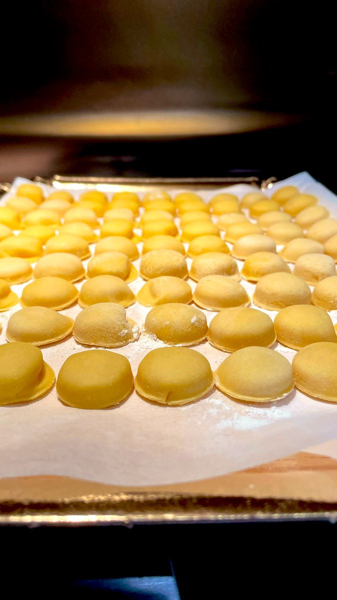 mirysupertramp's tweet photo. Impastare la pasta, altro che palestra.  #anolini #tagliolini
io versione razdora. https://t.co/aT6QXSMbn5
