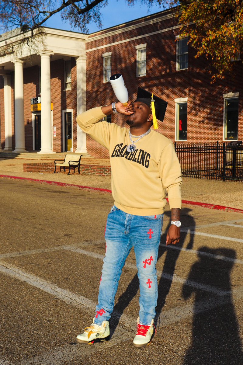 Slimshotthat's tweet photo. I believed I could, so I did.🙏🏽👨‍🎓
#grad2x
#mastersdegree
#HBCUGrad 
#gramfam https://t.co/pATakUs7so