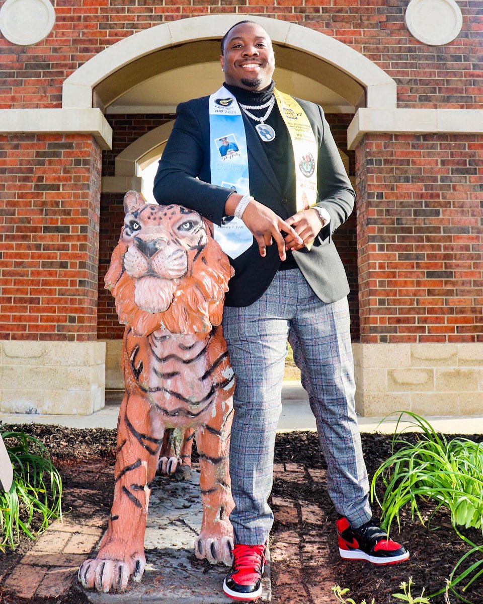 Slimshotthat's tweet photo. I believed I could, so I did.🙏🏽👨‍🎓
#grad2x
#mastersdegree
#HBCUGrad 
#gramfam https://t.co/pATakUs7so