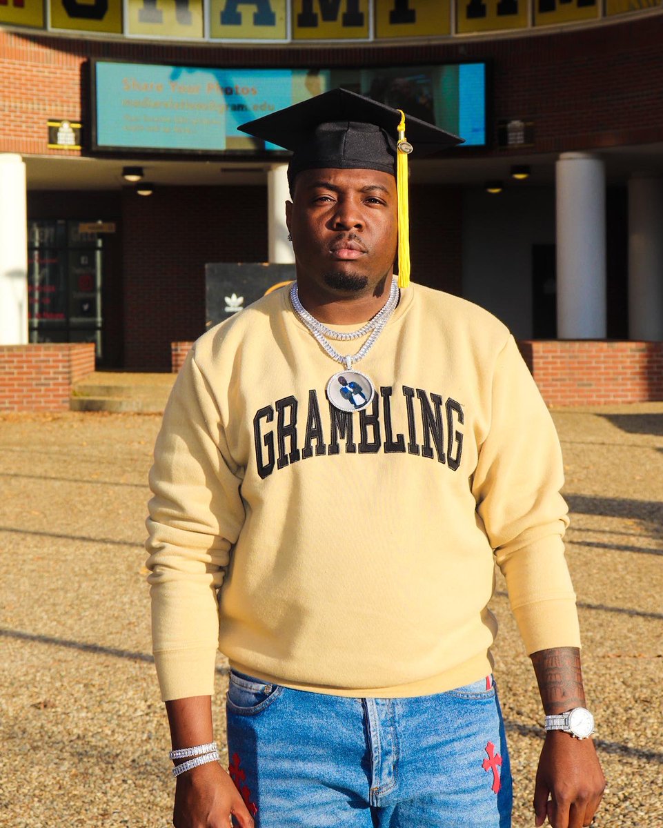Slimshotthat's tweet photo. I believed I could, so I did.🙏🏽👨‍🎓
#grad2x
#mastersdegree
#HBCUGrad 
#gramfam https://t.co/pATakUs7so