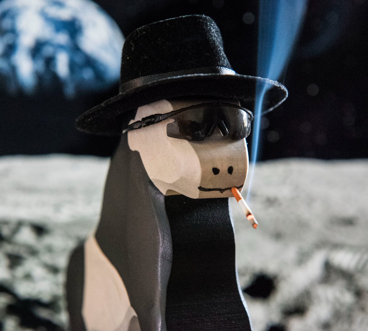 Its always moon time for Space Cowboy Monke. Dont stress..Be like him. always chill. Have a great weekend $sol and $tezos friends 🙏🙏 #NFTs #Crypto #NFT #GOTWOOD? #BTC #CHILL #Monke