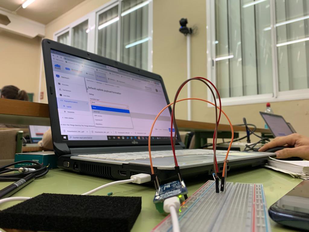 DigitalAgriUCO's tweet photo. 🗣Hoy en @DigitalAgriUCO nuestro alumnado sigue avanzando en el módulo 3: #IoT en el sector agroalimentario, forestal y desarrollo rural. Industria 4.0
Ejemplos y aplicaciones #Arduino - Subida de datos  ☁️ 
▫️Placa MKR WAN #LoRaWan + Sensor iluminación + sensor de tª DS18B20 https://t.co/AFPGrO4MHg