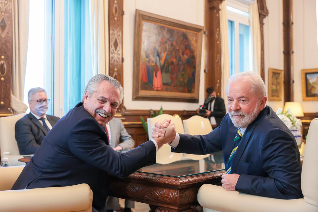 alferdez's tweet photo. Con @LulaOficial en @CasaRosada. Esperamos a todas y todos en Plaza de Mayo. 

#LatinoaméricaUnida 🤝
#DemocraciaParaSiempre ❤ https://t.co/1jasByjnQ0