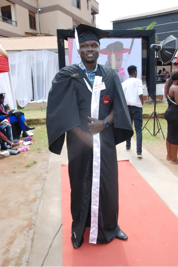 IMChallengeug's tweet photo. Congrats 🎉 Emmanuel Juma upon your graduation 🎓 at #Umcat13thGraduation
Emmanuel is a 2021 #MediaFellowshipUg fellow and a presenter on @MCIRadioUg . https://t.co/Z03NG17Gru