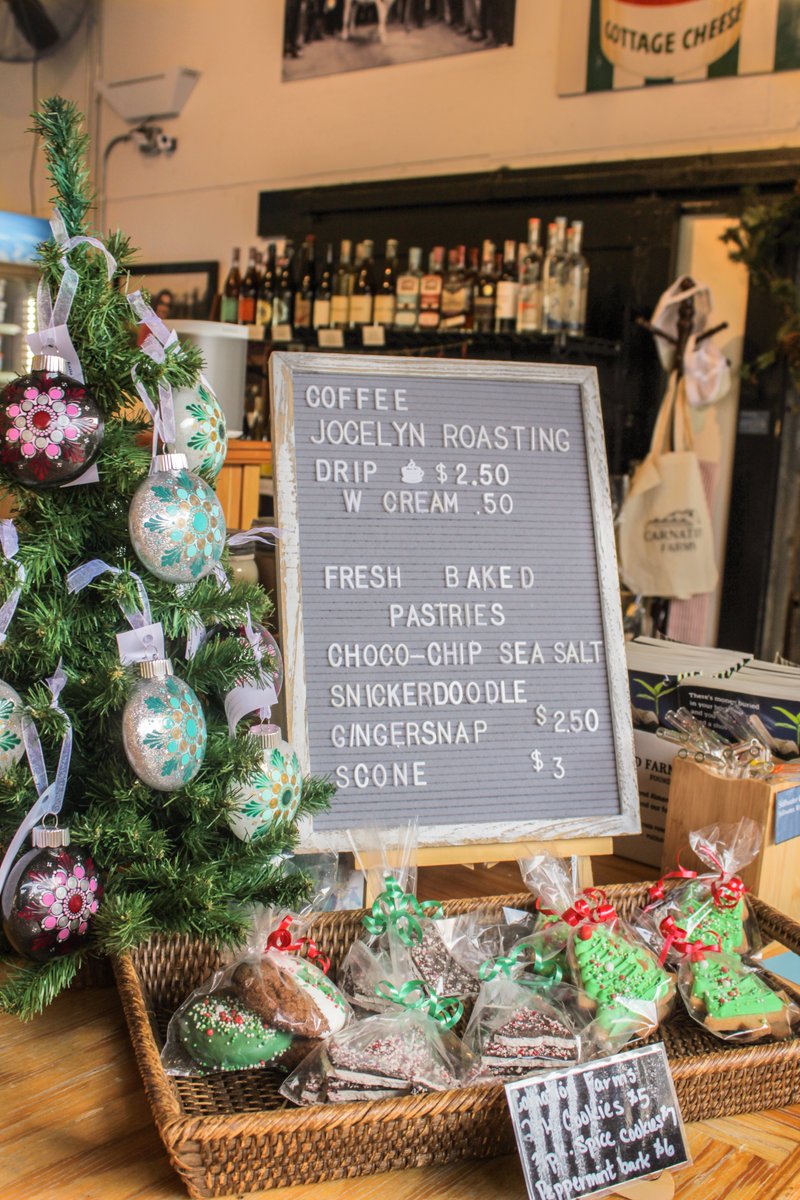 CarnationFarms's tweet photo. Our Holiday Market returns tomorrow at the Farmstand from 10 am to 4 pm! Drop by to see our vendors and special culinary pop-up!🌲🎁 
#holidaymarket #snoqualmiemarket #snoqualmievalley #carnationwashington https://t.co/J0EDmyX2Gh