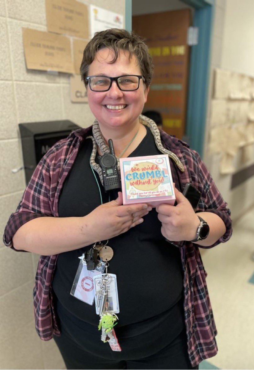 🌲🎁 Happy Holidays 🎁🌲A huge thank you to our amazing CTI’s! 🎉
We would CRUMBL without you!! 🍪 @CrumblCookies 
#EMSProud