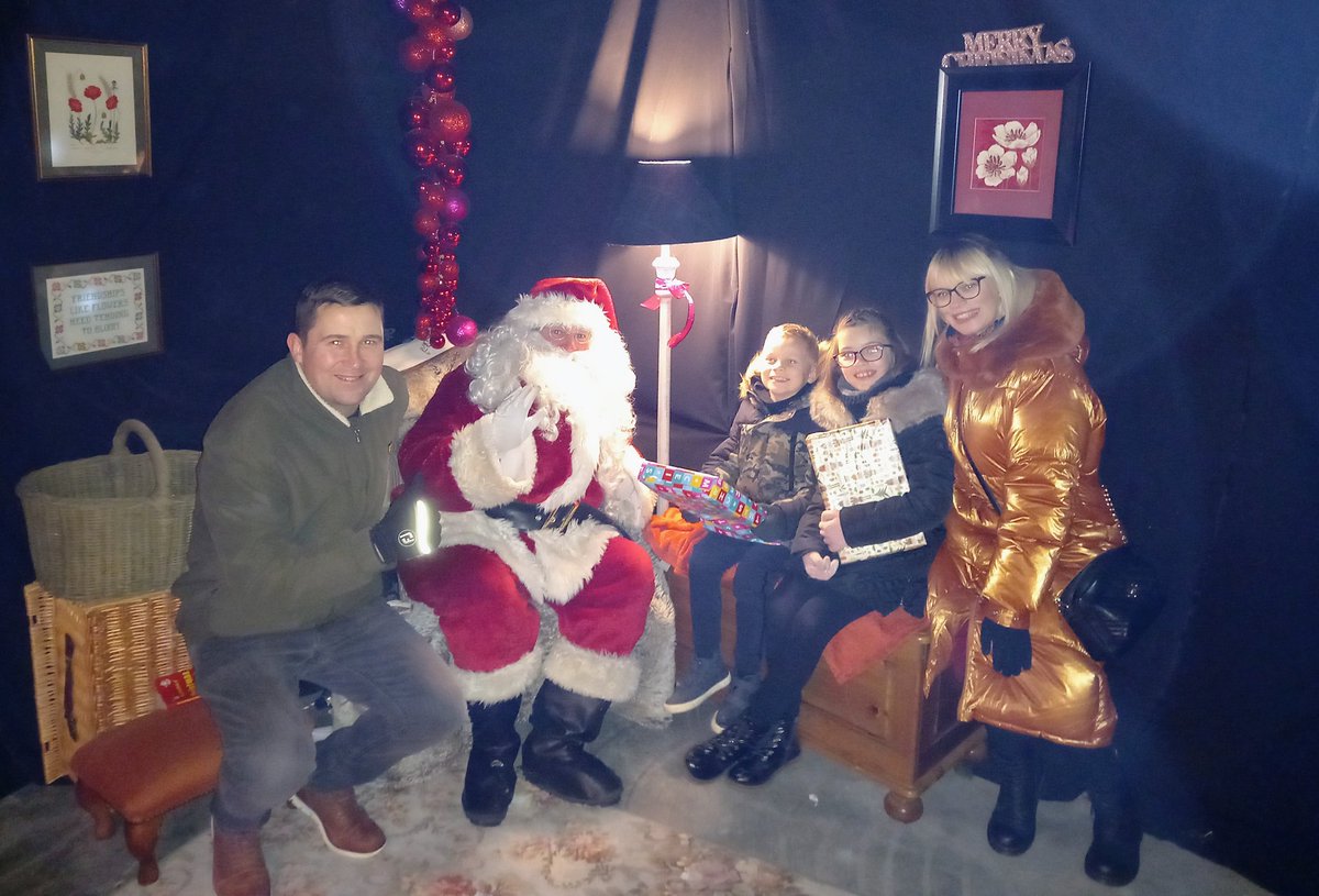 CatLowthorpe's tweet photo. Went on an adventure ... Look who we saw! 🎅🏼 https://t.co/lAq9vApgFz