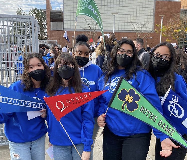 GaynorMcCownELS's tweet photo. Congrats seniors onward to college! We are so proud of you 🎉🥰👏 @ACCESS_NYCDOE @SIBOD31 @DrMarionWilson @NYCOutwardBound @uauworkforcedev @realdavidcbanks @NYCSchoolsHSN12 https://t.co/wKc9AIBANy