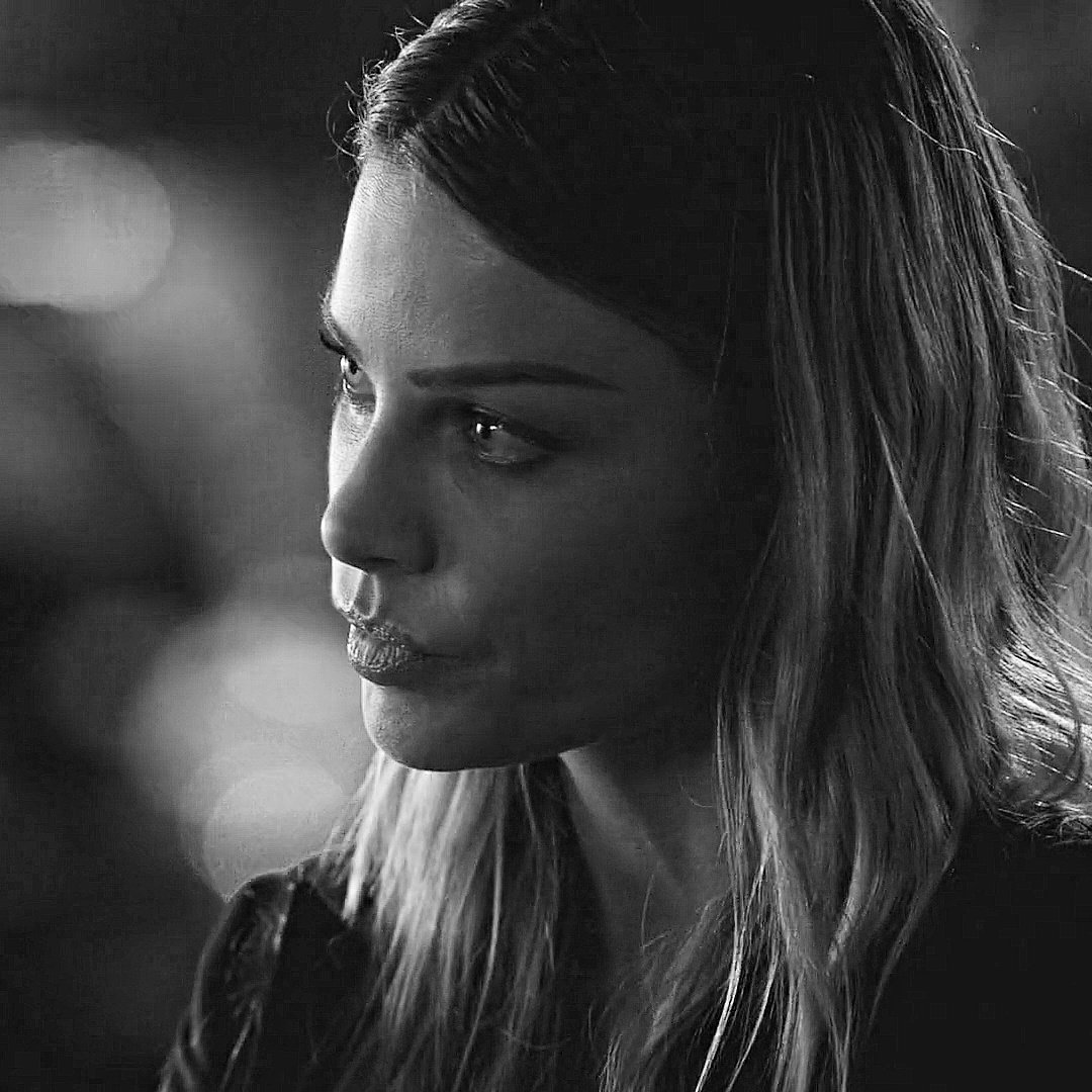 teamdeckerstar's tweet photo. from "nobody wants to work with me" and "how am i, chloe decker, a nobody" to literal queen of hell https://t.co/TMmtfGJIut
