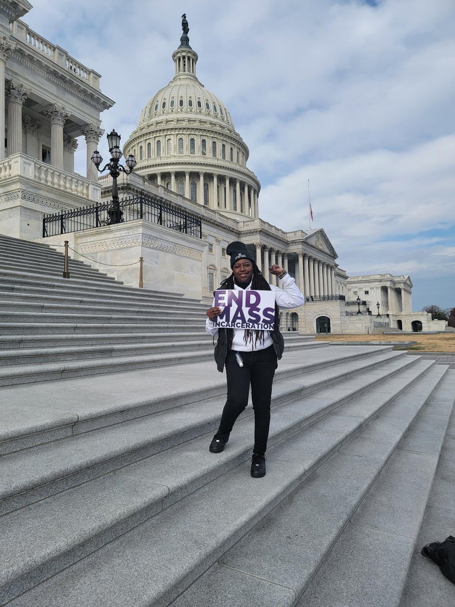 HarrietsDreams's tweet photo. .@HarrietsDreams and the @Mvmnt4BlkLives rises up in solidarity acknowledging that we can’t fix a System that is not broke, but we can Fix Clemency. #FixclemencyAct #EndMassIncarceration #FreeHer #FreeThemAll #CareNotCages @AyannaPressley @CoriBush @RepJeffries @thecouncilus https://t.co/p7LchZHmua