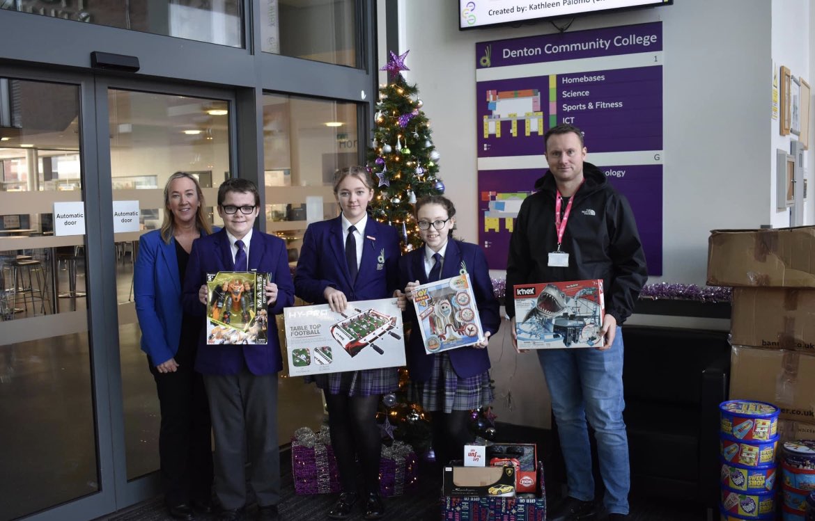 ChrisMoorhouse7's tweet photo. A great day travelling around different schools collecting toys for the Tameside Toy Appeal. 🎅 
-
Thank you to everyone who was able to donate. Litton CofE Primary School, @GreensideSport, @ParochialCofE, @HeadteacherDcc &amp; @RScottPrimary 
-
#TamesideToyAppeal #ProudTameside https://t.co/BKz5DvaByq