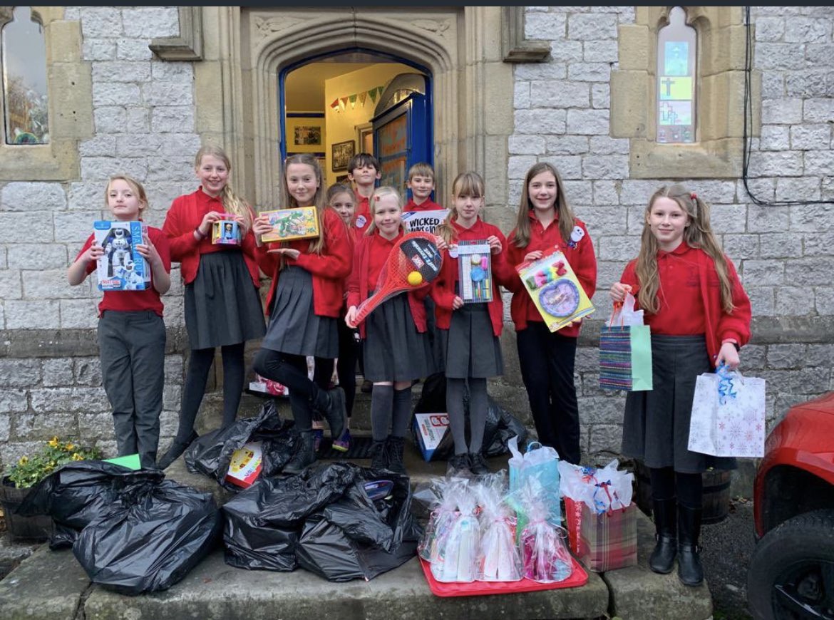 ChrisMoorhouse7's tweet photo. A great day travelling around different schools collecting toys for the Tameside Toy Appeal. 🎅 
-
Thank you to everyone who was able to donate. Litton CofE Primary School, @GreensideSport, @ParochialCofE, @HeadteacherDcc &amp; @RScottPrimary 
-
#TamesideToyAppeal #ProudTameside https://t.co/BKz5DvaByq