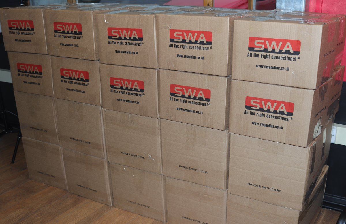 SWAonlineuk's tweet image. For Christmas 2021, SWA HQ have worked together to raise an amazing £550 worth of food to donate across five different food banks that support their local community. 

Follow our Instagram for more info