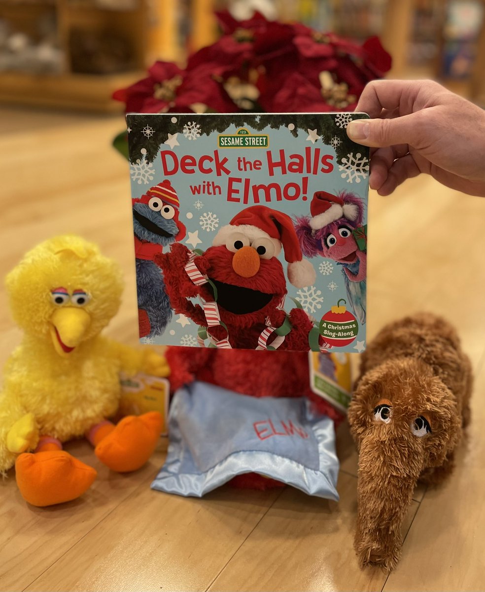 It’s a special #bookfacefriday to celebrate the season! 🌲⭐️🎅🏻 Let’s #deckthehalls with Elmo! 
#bn #bnbuzz #mybn #bookish #booksbooksbooks #elmo #childrensbooks #kidsbooks #kidsbookswelove #sesamestreet #elmoandfriends #booksforkids #bestkidsbooks #caroling #christmascarols