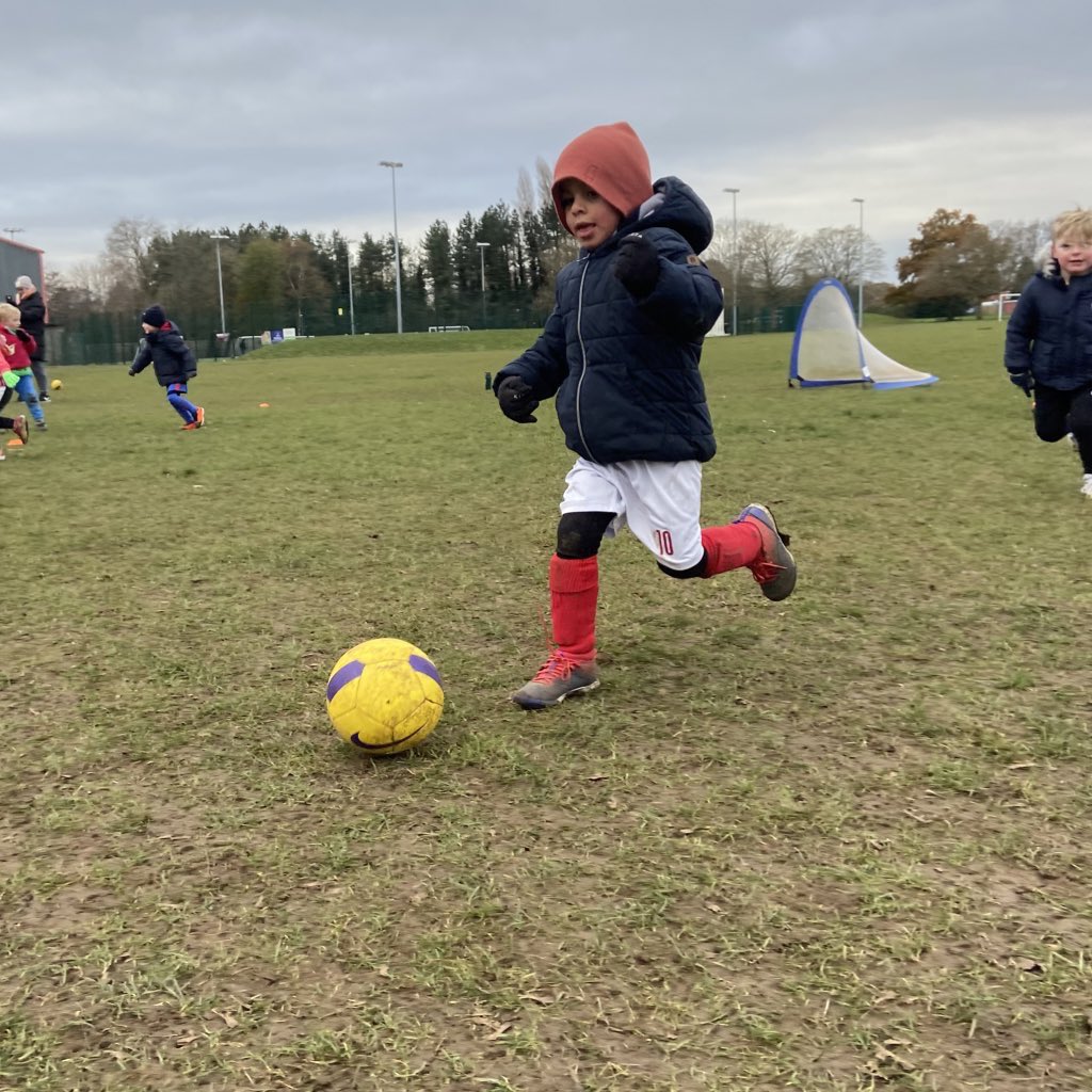 abckick123's tweet photo. Make sure you wrap up warm for football this weekend⚽️⚽️  #football #abckick #abcpremier #footballinberkshire #toddlerfootball https://t.co/r07sSnQUHK