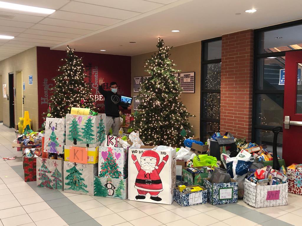 Carberry Cougars care! A special thank you to our Carberry students and families who made our food drive a success! We appreciate YOU!! @PeelSchools