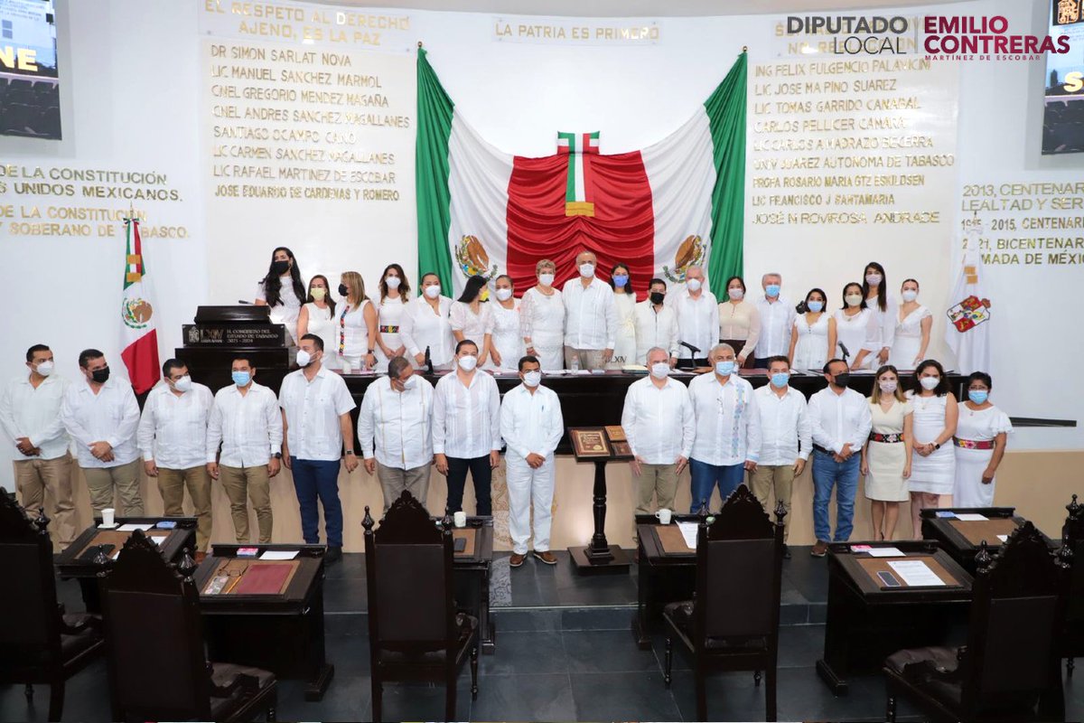 EmilioCMDE's tweet photo. Recibí de manos del presidente del Tribunal Superior de Justicia y del Consejo de la Judicatura, Lic. Enrique Priego Oropeza, junto al gobernador Carlos Manuel Merino Campos @cmmerino , el Informe de labores de dicha institución. https://t.co/0H4wrLU4ty